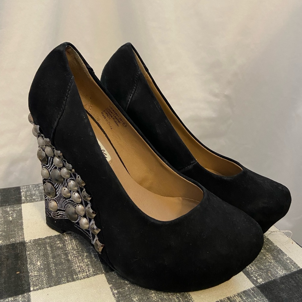 NAUGHTY MONKEY Black Leather/Rubber/Suede Wedge High Heel Pump w/ Embellishment.